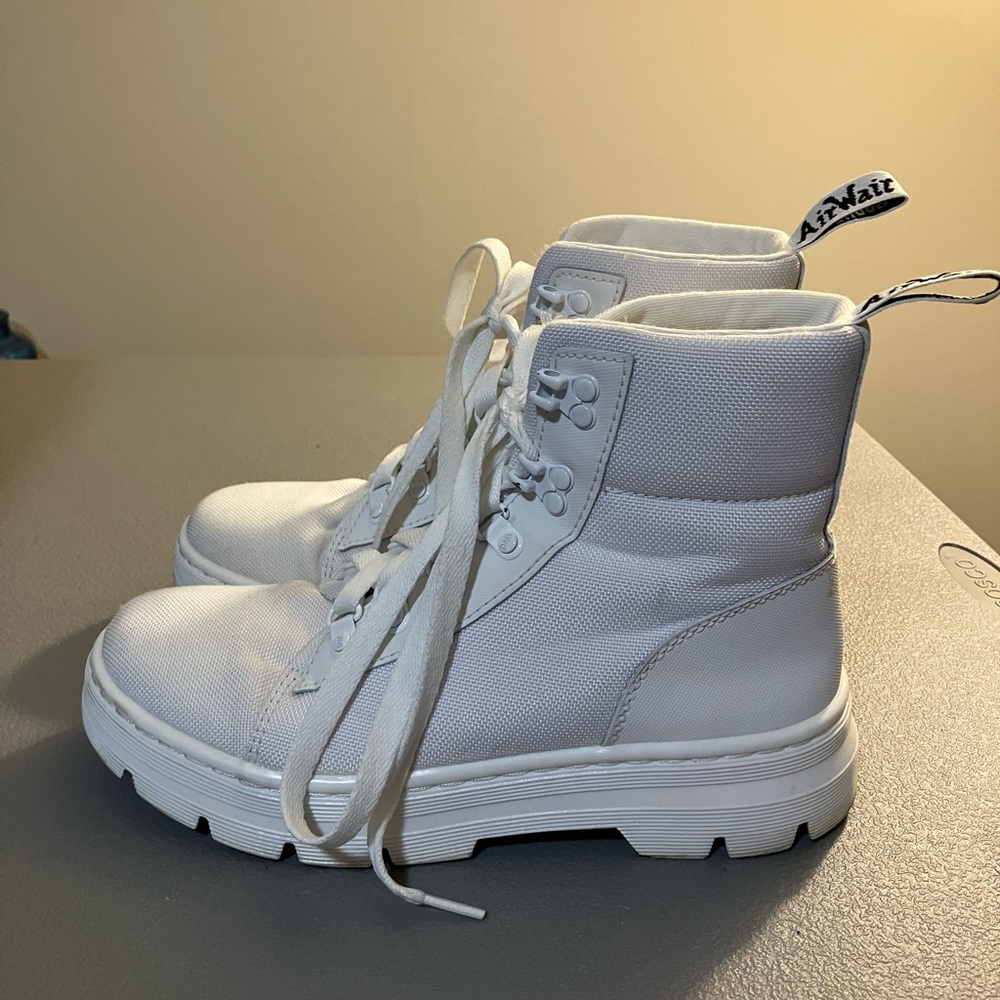DR MARTEN LADIES COMBAT BOOTS SIZE 8